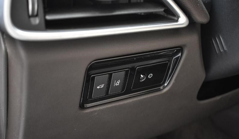 /public/uploads/cars/thumbs/663-411846396-c8f29.jpg