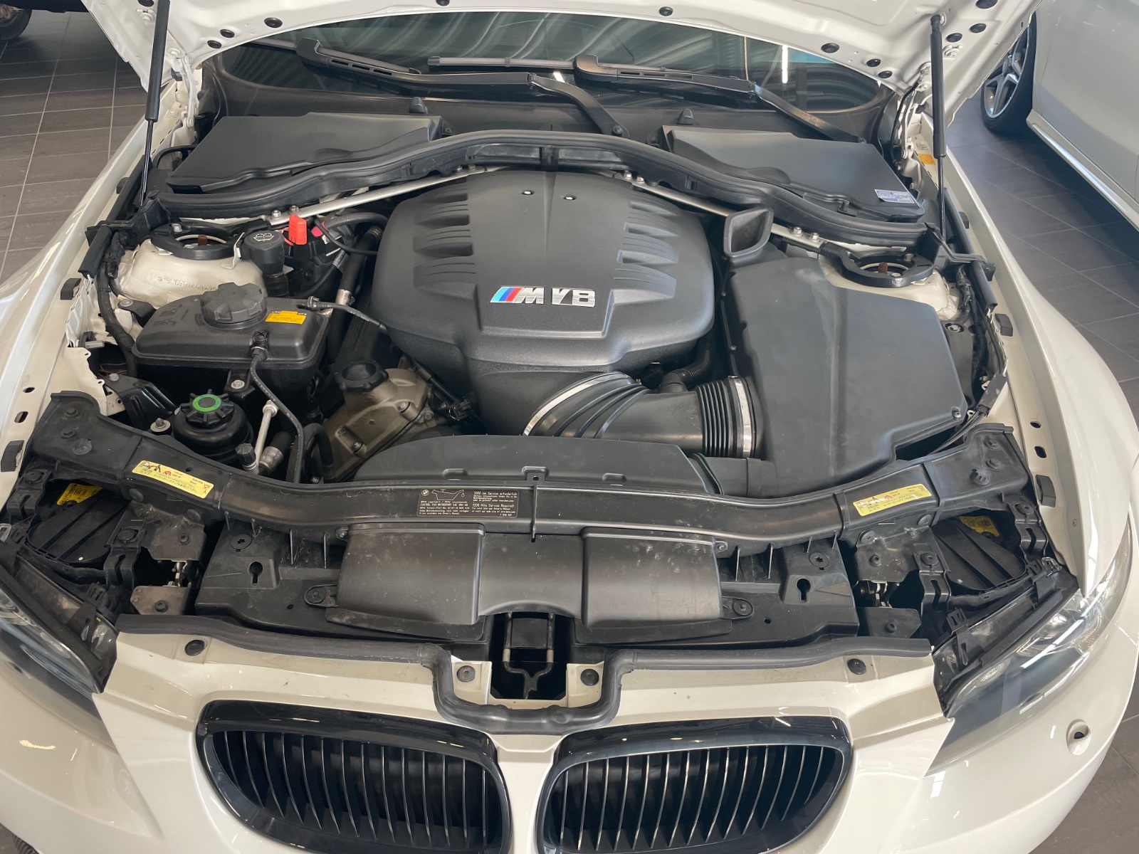 /public/uploads/cars/thumbs/o-1hb8m818kn70107k1fnhahc178sb-4c918.jpeg