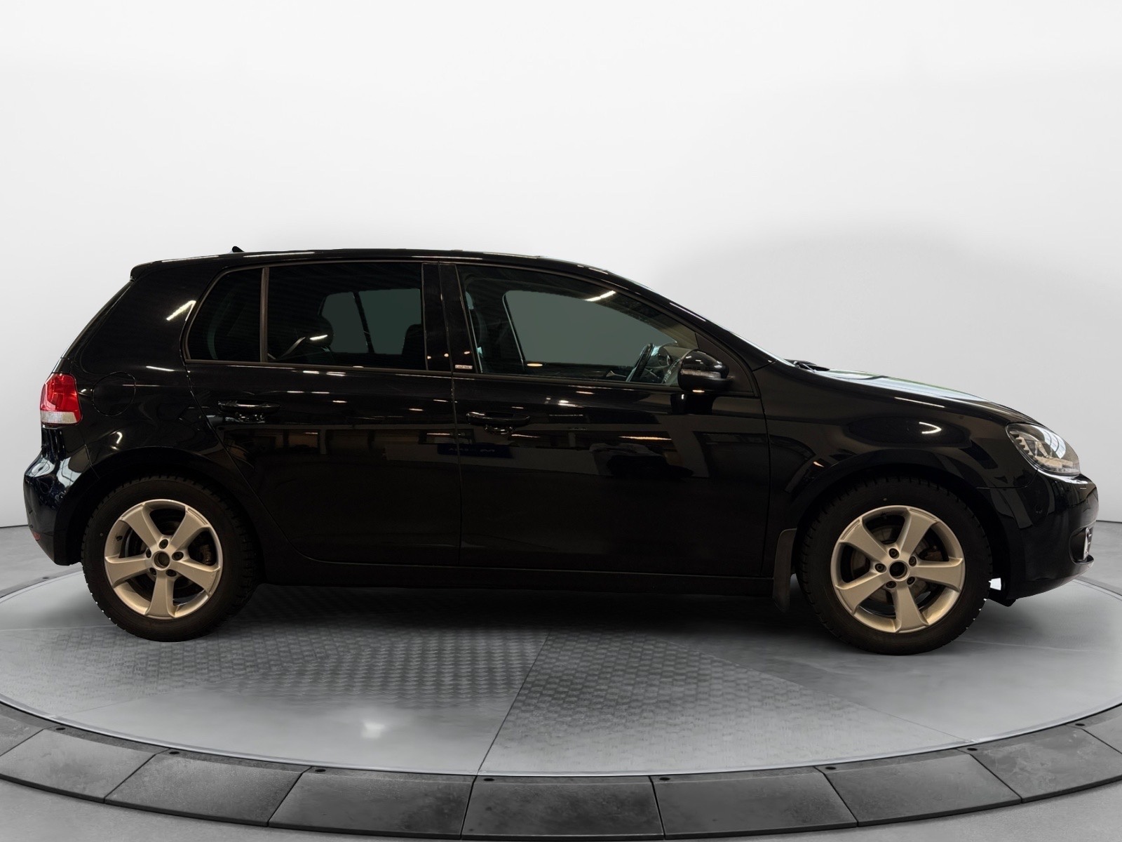 /public/uploads/cars/thumbs/o-1jqj2ncgs18rn1nued3n176e1qb912-4f324.jpeg
